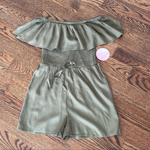 BNWT Francesca’s Ruffle Jumper Small Olive green by Full Circle Trends - Picture 8 of 12